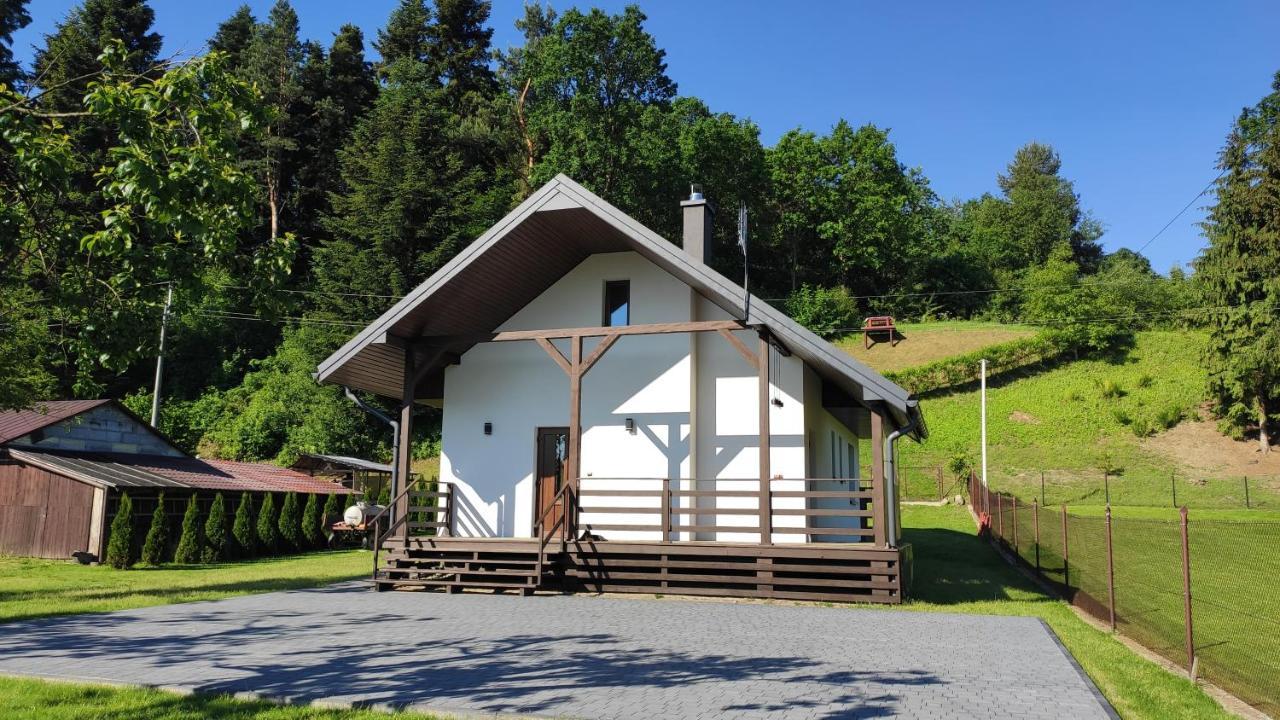 Villa Dom Przy Gorce à Lesko Extérieur photo